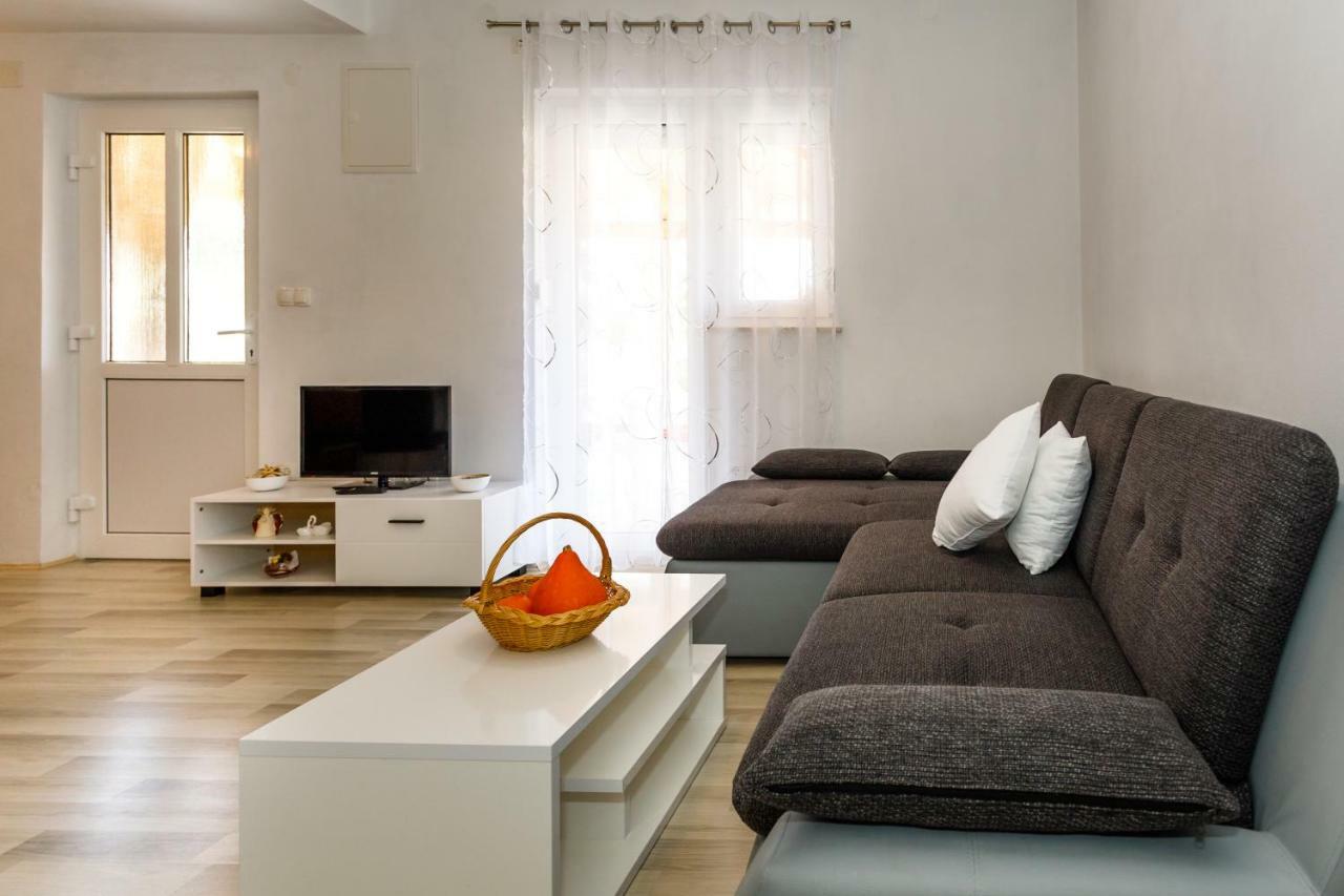 Apartman Dobrila Vrh  Extérieur photo