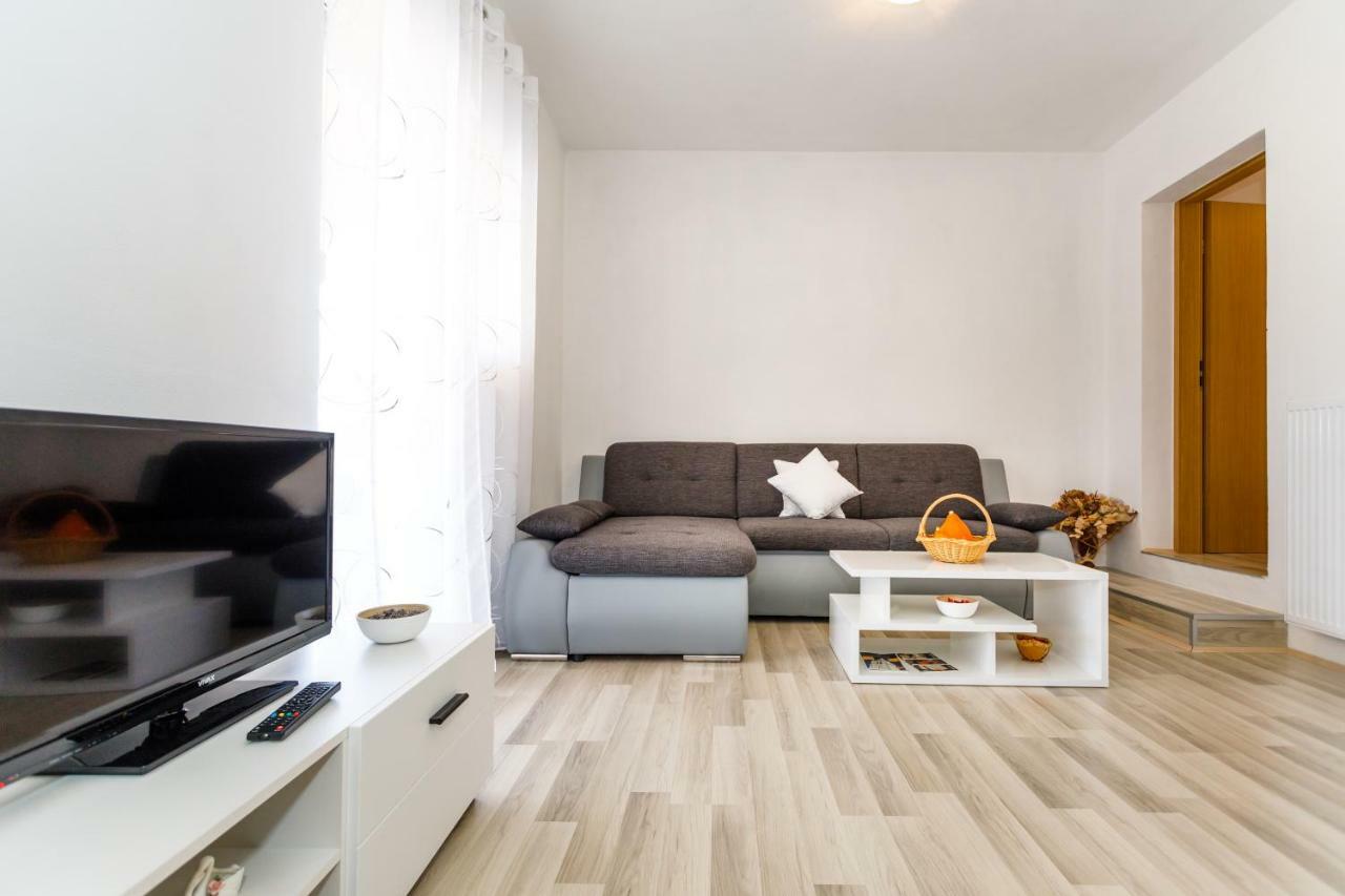 Apartman Dobrila Vrh  Extérieur photo